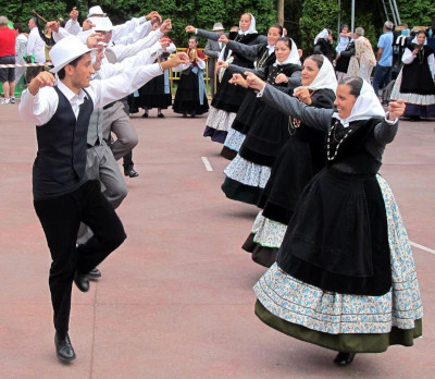 Un dos grupos de baile tradicional de Arume de Berdillo